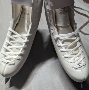 EDEA ice figure skates with sharpened blades attached Sz 275